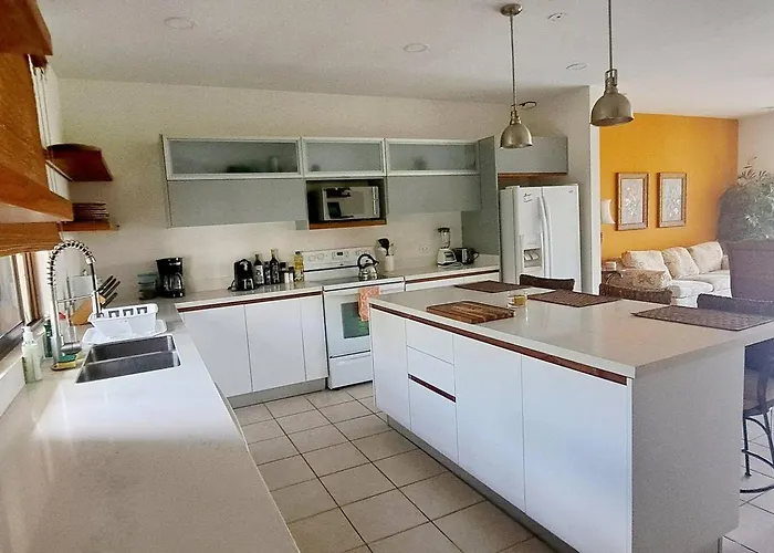 L1213 One Bedroom, Huge Balcony Amazing Sunsets Apartment *