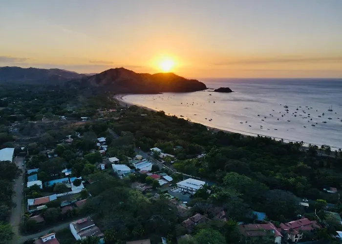L1213 One Bedroom, Huge Balcony Amazing Sunsets Apartment *