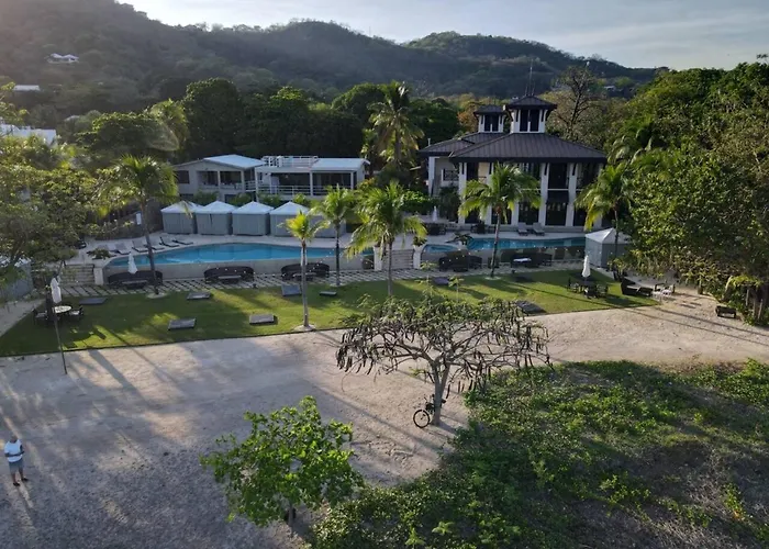 L1213 One Bedroom, Huge Balcony Amazing Sunsets Apartment *